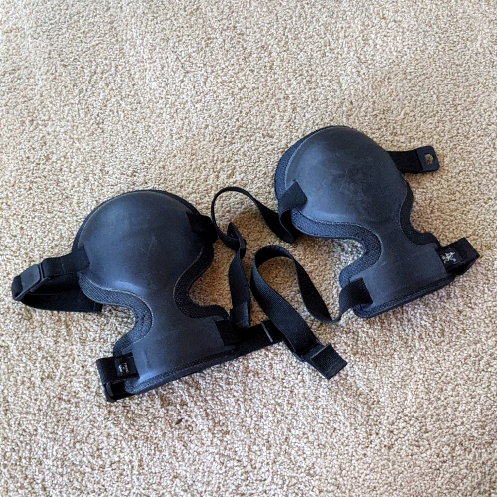 Arc'teryx black knee pads